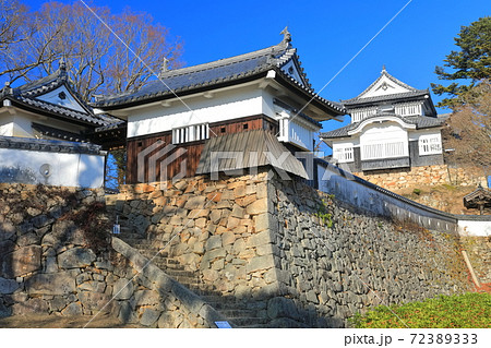 【岡山県】快晴下の備中松山城 72389333