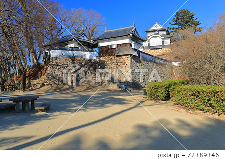 【岡山県】快晴下の備中松山城 72389346