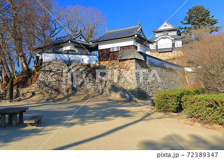 【岡山県】快晴下の備中松山城 72389347