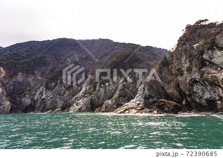 蘇洞門めぐり遊覧船から眺める断崖 72390685