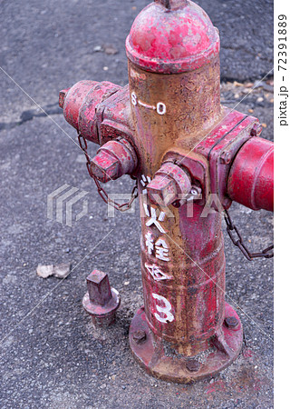 古びた消火栓 古びた消火栓 72391889