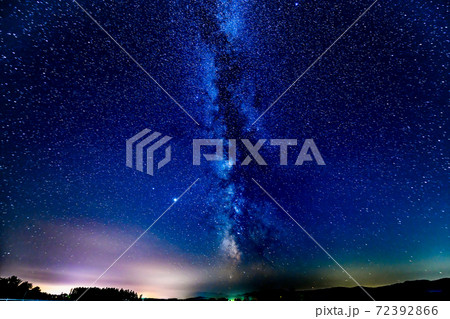 北海道美瑛町 新栄の丘の星空 北海道美瑛町 新栄の丘の星空 72392866