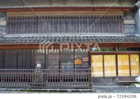 格子のある上下町の商家の景色 格子のある上下町の商家の景色 72394206