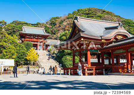 鎌倉 鶴岡八幡宮 本宮と舞殿 鎌倉 鶴岡八幡宮 本宮と舞殿 72394569