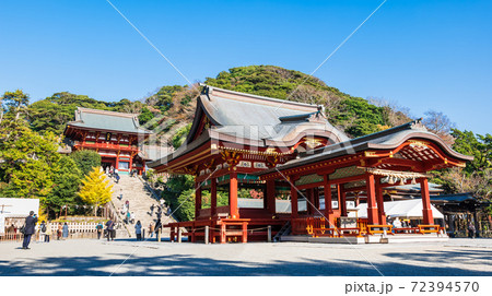 鎌倉　鶴岡八幡宮　本宮と舞殿 72394570