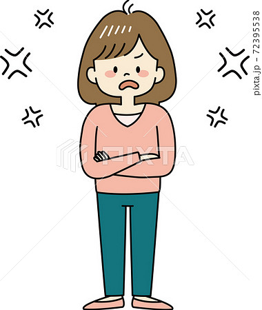 ムカムカしながら怒る女性（全身） 72395538