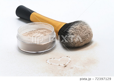 sprinkled powder, brush and drawing heart 72397129