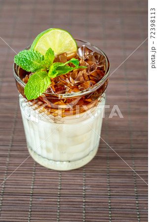 Glass of Mai Tai 72398113