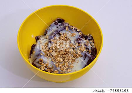 Acai in a yellow pot 72398168