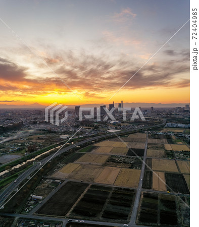 「埼玉県」見沼田んぼの美しい夕景　空撮 72404985