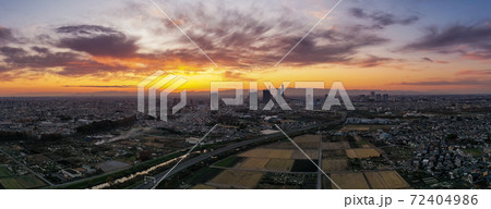 「埼玉県」見沼田んぼの美しい夕景 空撮 「埼玉県」見沼田んぼの美しい夕景 空撮 72404986