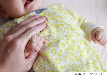 ニューボーンフォト、親子の絆、新生児 72406213