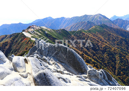 燕岳から紅葉する表銀座ルートを眺める秋の空 槍ヶ岳の写真素材