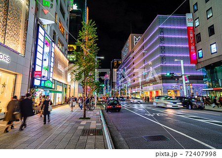 東京 銀座 夜の中央通り 三丁目付近 の写真素材