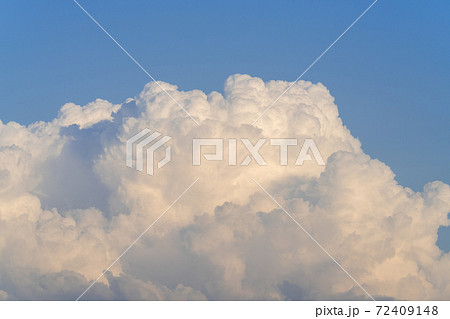 空の写真 青い空・白い雲・黒い雲 空の写真 青い空・白い雲・黒い雲 72409148