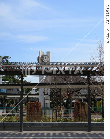 甲子園駅と駅前広場に設置されたフラクタル日除け 72411031