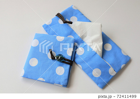 ハンドメイドのティッシュ入れ 72411499