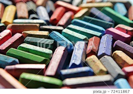 クレヨン 色彩 多彩 72411867
