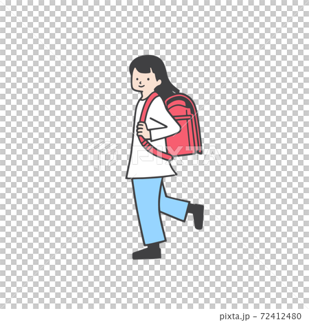 ランドセルを背負った小学生の女の子 72412480