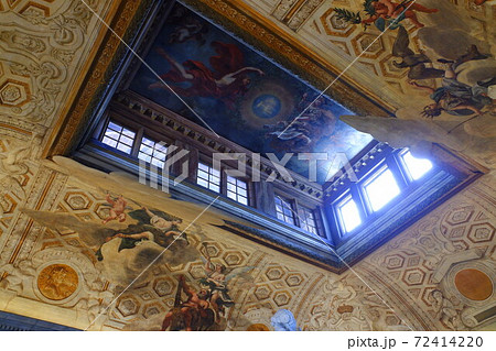 スウェーデン王室が居住するドロットニングホルム宮殿　北欧のヴェルサイユと呼ばれる世界遺産 72414220