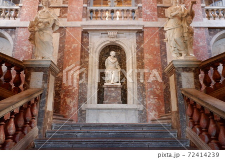 スウェーデン王室が居住するドロットニングホルム宮殿　北欧のヴェルサイユと呼ばれる世界遺産 72414239