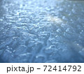 雪解けのクローズアップ 72414792