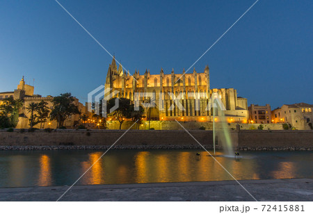 Palma de Mallorca Cathedral sunset, reflected in water. 72415881