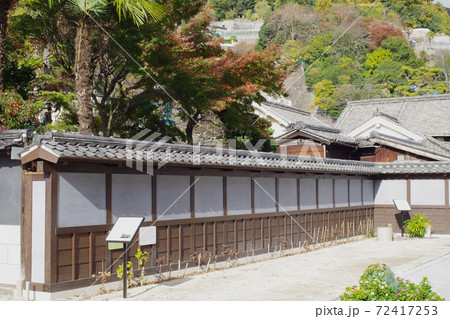 広島安芸郡海田町の旧千葉家の築塀の景色 72417253