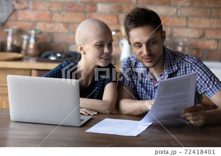 Close up happy hairless wife and husband reading good news 72418401
