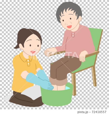 高齢女性の足浴　女性介護士(線無し) 72418557