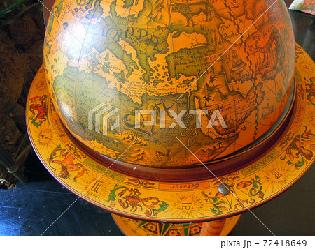 大航海時代をイメージしたアンティークの地球儀の写真素材