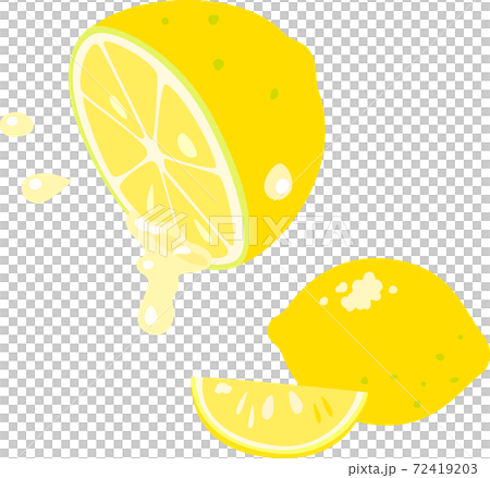 從切碎的檸檬中榨出檸檬汁 72419203