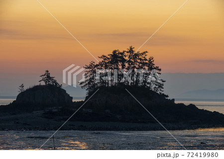 夕焼け 島 海 72419980