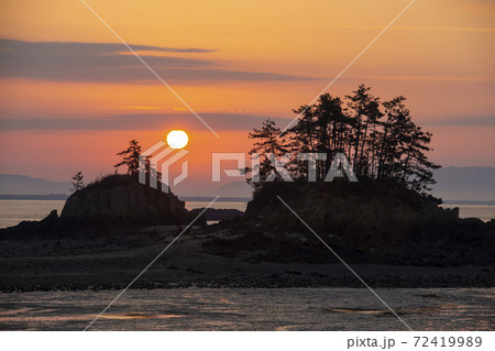 夕焼け 島 海 72419989