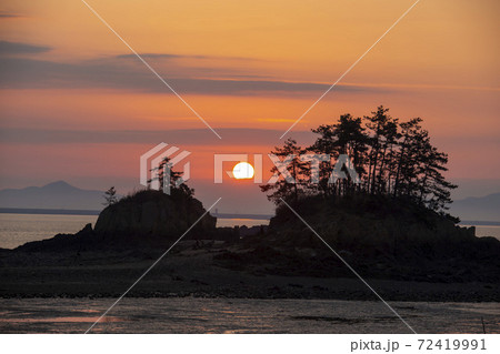 夕焼け 島 海 72419991