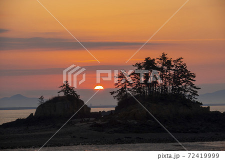 夕焼け 島 海 72419999