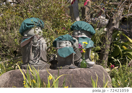 境内で見つけた、おめかししたお地蔵様 境内で見つけた、おめかししたお地蔵様 72421059
