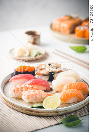 Set of sushi and maki Set of sushi and maki 72424630