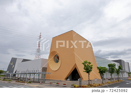 オレンジ色の建物(図書館 愛知県日進市) オレンジ色の建物(図書館 愛知県日進市) 72425092