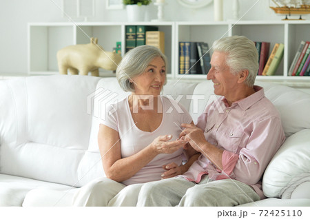 Portrait of cheerful senior couple at home 72425110