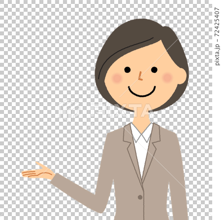 説明するスーツの女性 72425407