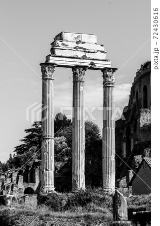 Temple of Castor and Pollux, Italian: Tempio dei Dioscuri. Ancient ruins of Roman Forum, Rome, Italy. Detailed view Temple of Castor and Pollux, Italian: Tempio dei Dioscuri. Ancient ruins of Roman Forum, Rome, Italy. Detailed view 72430616