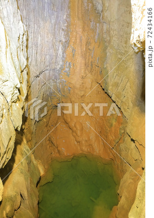 【岡山県】井倉洞　地軸の滝 72434166