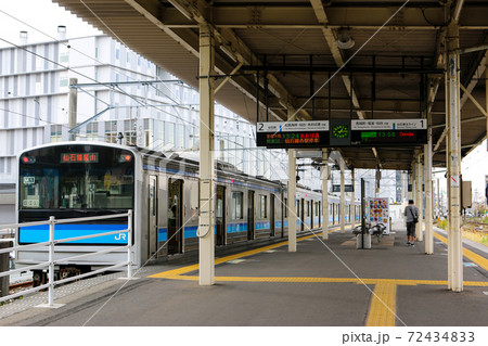 宮城県　石巻駅のプラットホーム 72434833