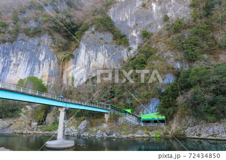【岡山県】井倉の滝(井倉洞出入口) 【岡山県】井倉の滝(井倉洞出入口) 72434850