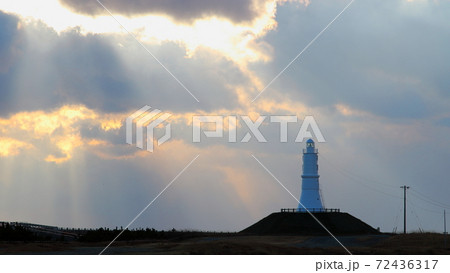 青く染まる灯台 竜洋海浜公園 掛塚灯台 青く染まる灯台 竜洋海浜公園 掛塚灯台 72436317