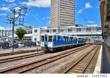 山形 Jr山形駅に留置中の左沢線キハ101系気動車の写真素材