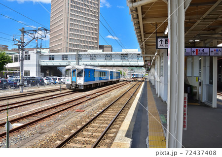 山形 Jr山形駅に留置中の左沢線キハ101系気動車の写真素材