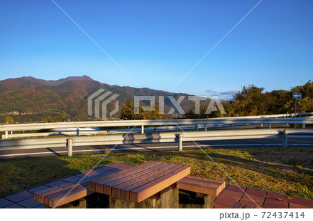 赤城PA下り線と山の遠景 72437414