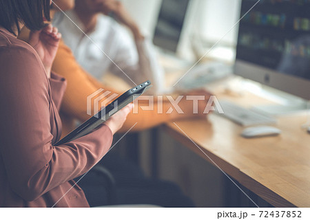 クリエイティブ　オフィス 72437852